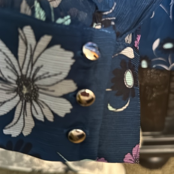 Like New Ann Taylor Blouse MP - Picture 7 of 7